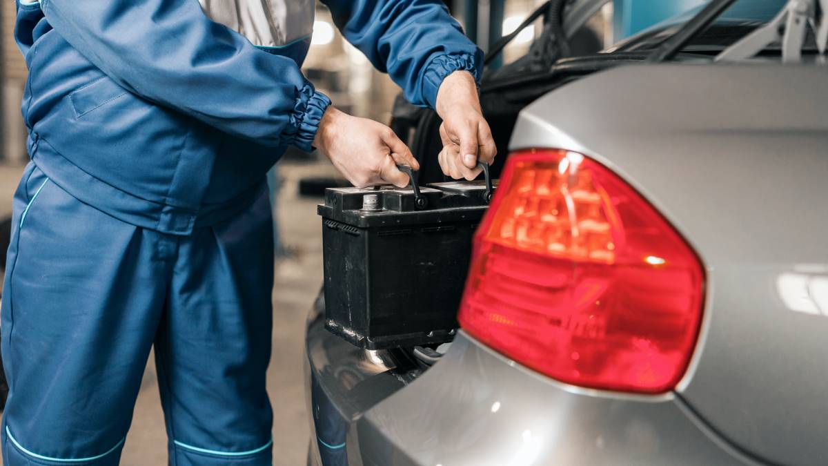 mechanic replacing car battery