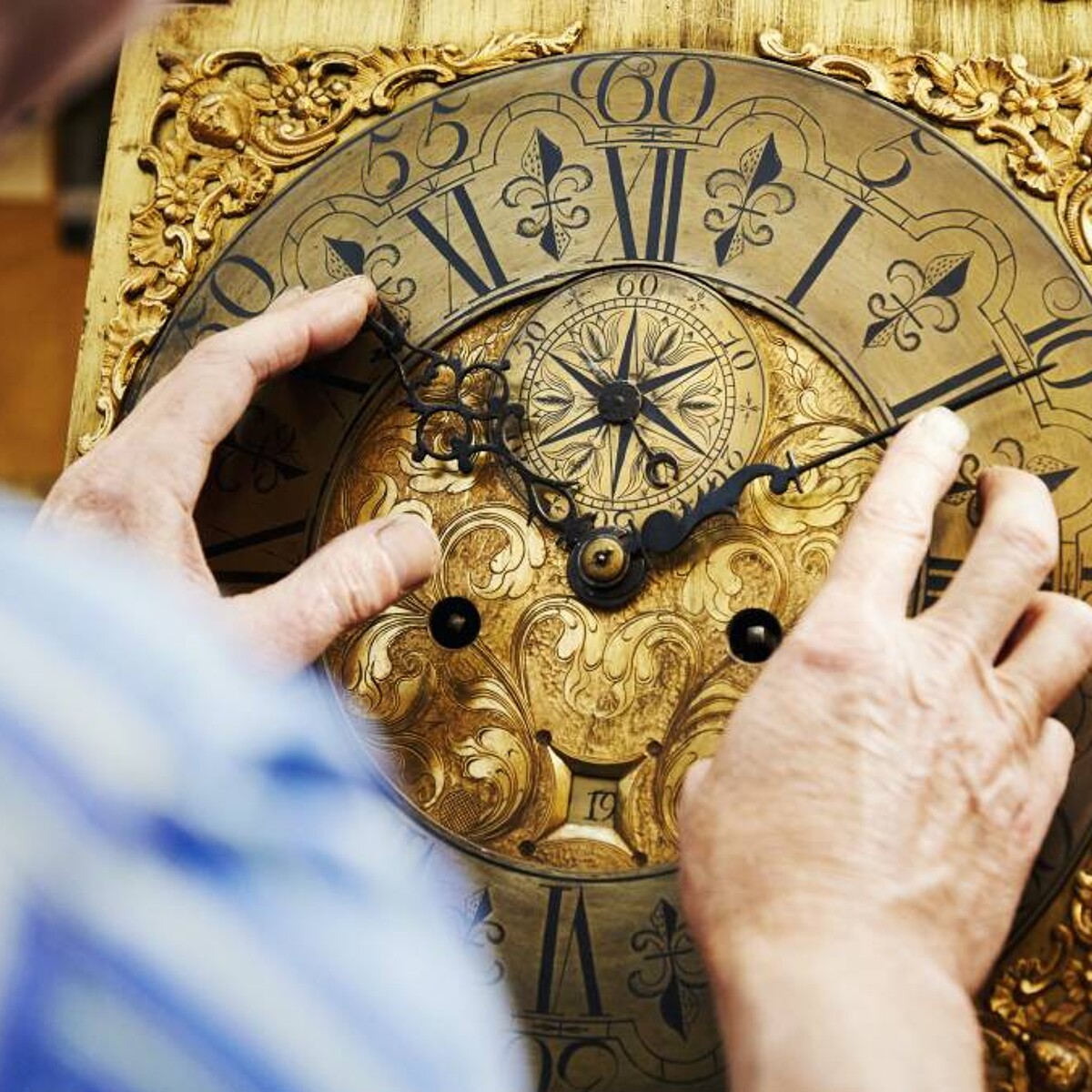 Blog - Antique Clocks: Guide to Set-up and Maintain