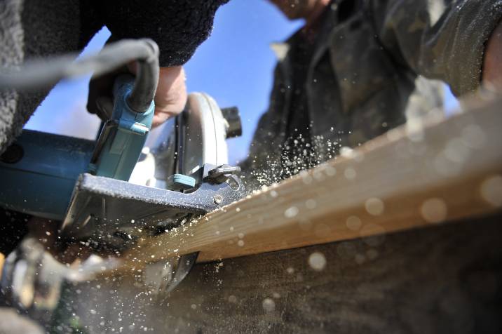 Cutting wood for screen panel boards