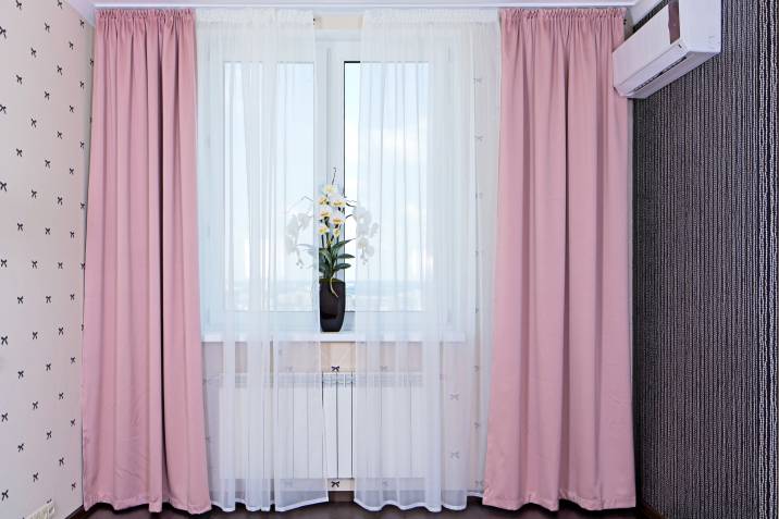 Bold tones for curtains