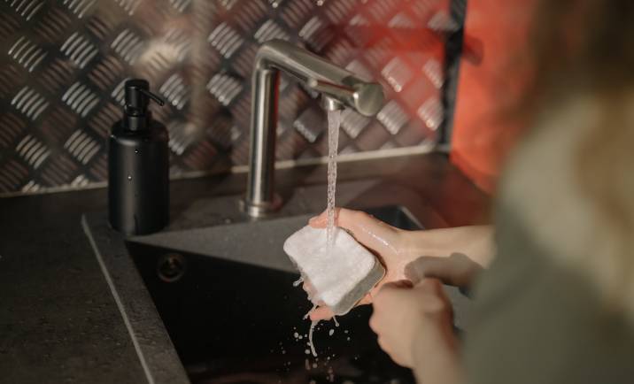 sponge and water for iron soleplate cleaning