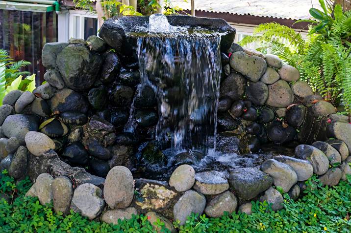 a water fountain in a backyard