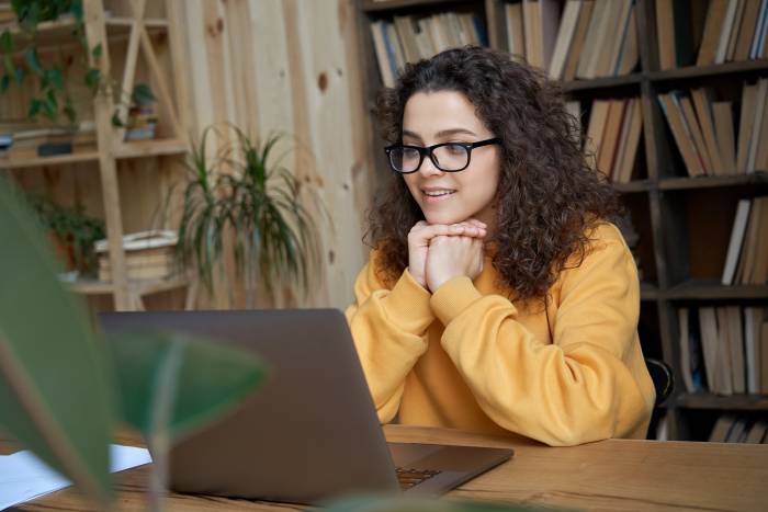 uni student attending a virtual class