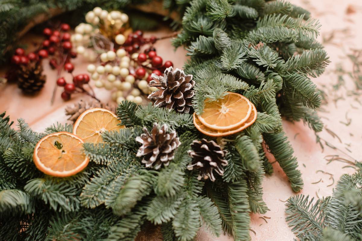 How to Make a Christmas Wreath Airtasker UK