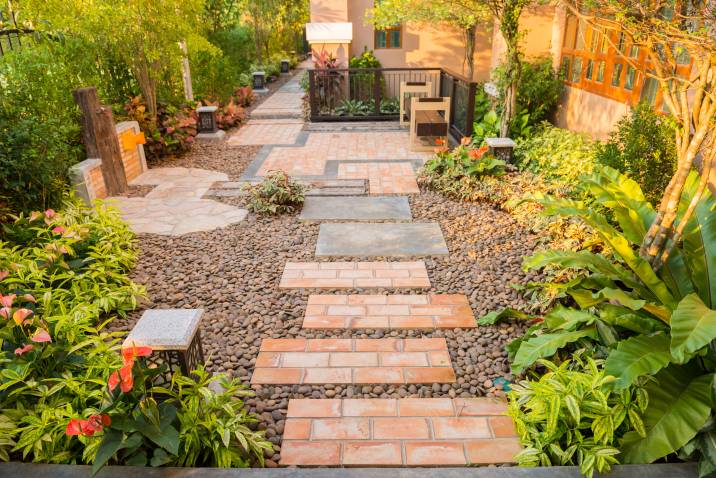 brick-garden-walkway