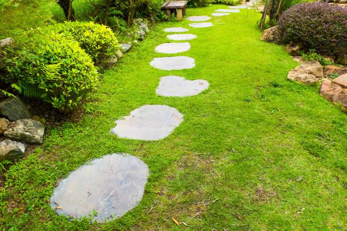 round-concrete-stepping-pathway