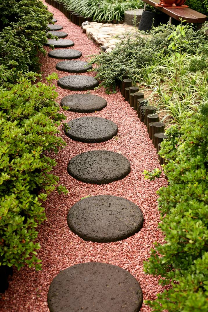 round-step-stones-on-red-gravel