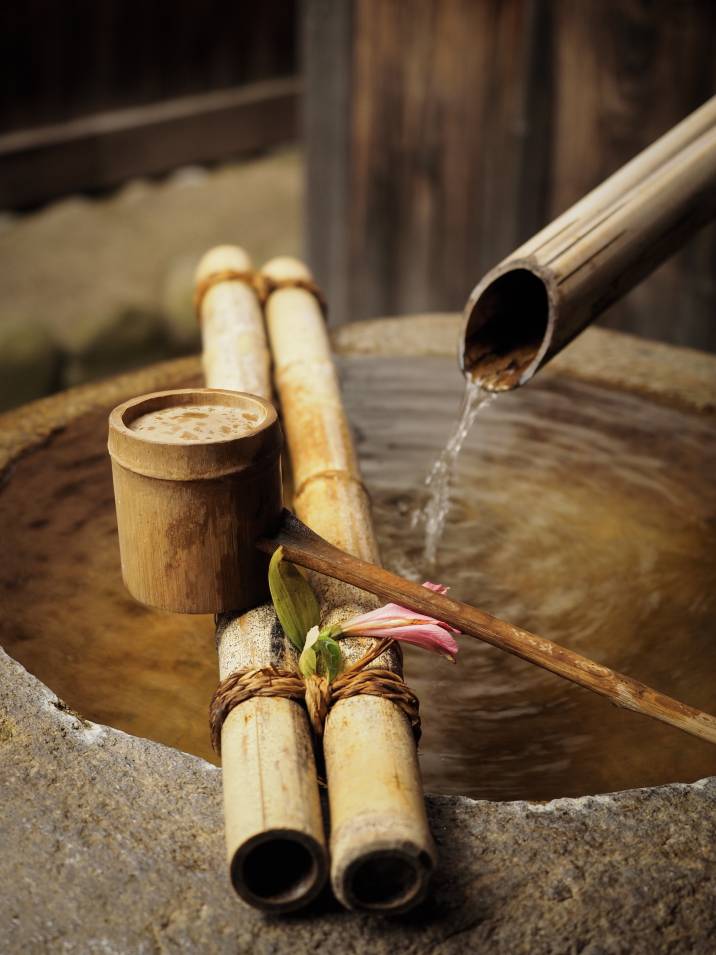 japanese-garden-with-water-feature