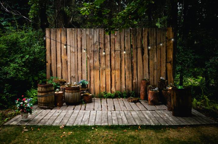 rustic-garden-with-string-lights