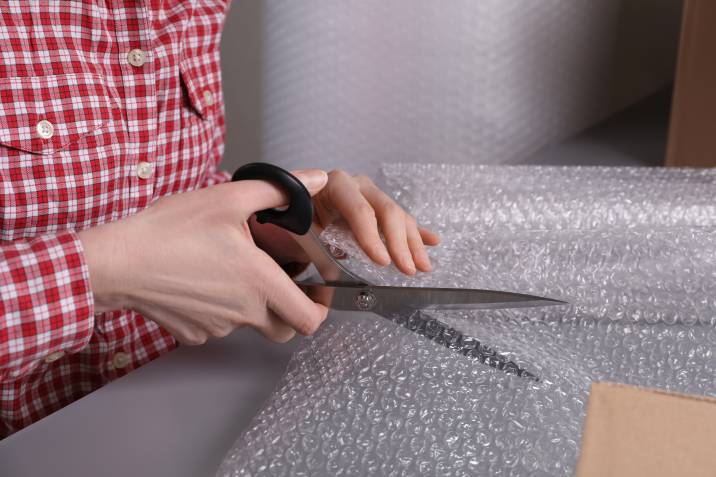 How to Use Bubble Wrap for Packing | Airtasker AU