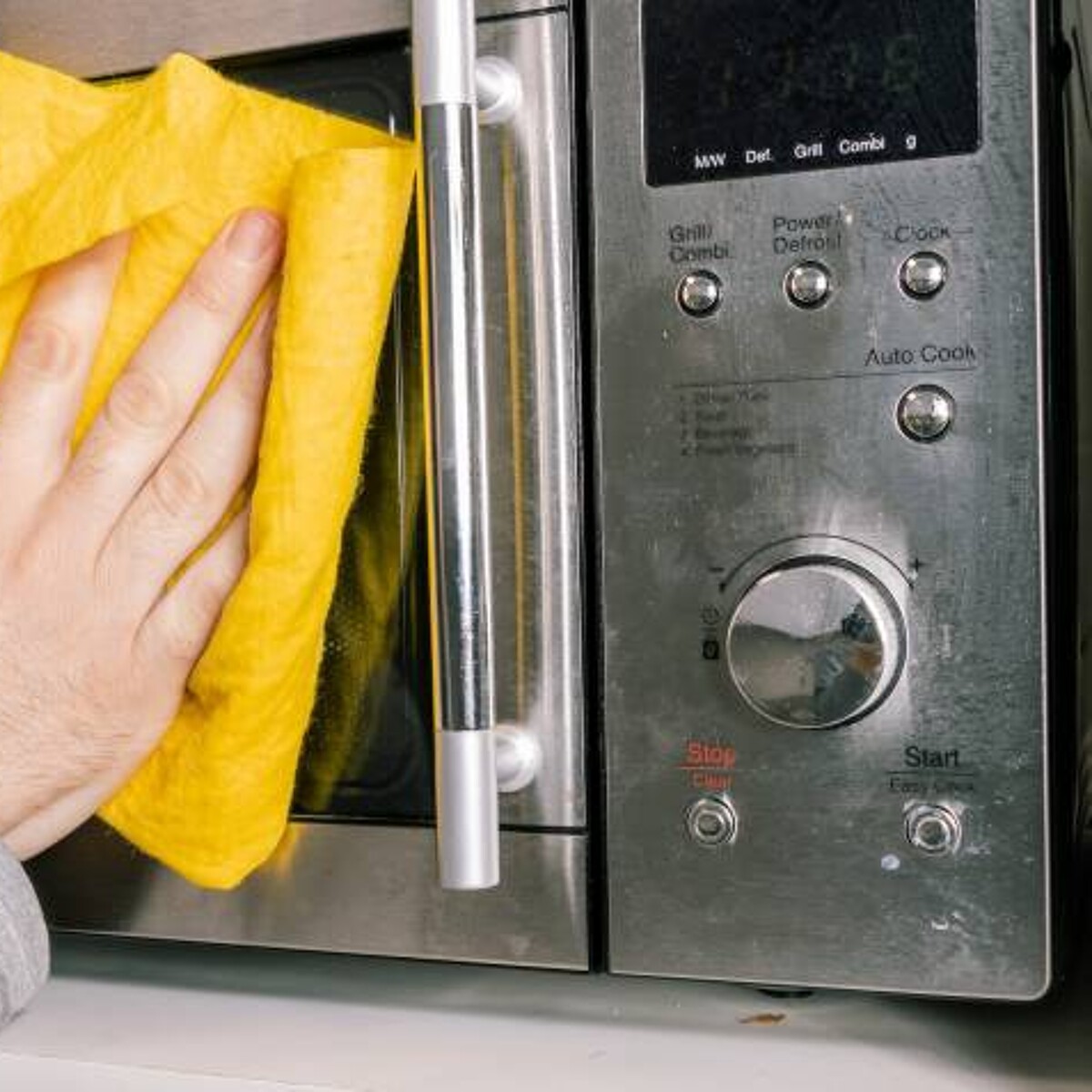 https://images.airtasker.com/v7/https://airtasker-seo-assets-prod.s3.amazonaws.com/en_AU/1678791451280-a-person-wiping-the-microwave-oven-clean.jpg?gravity=smart&w=1200&h=1200