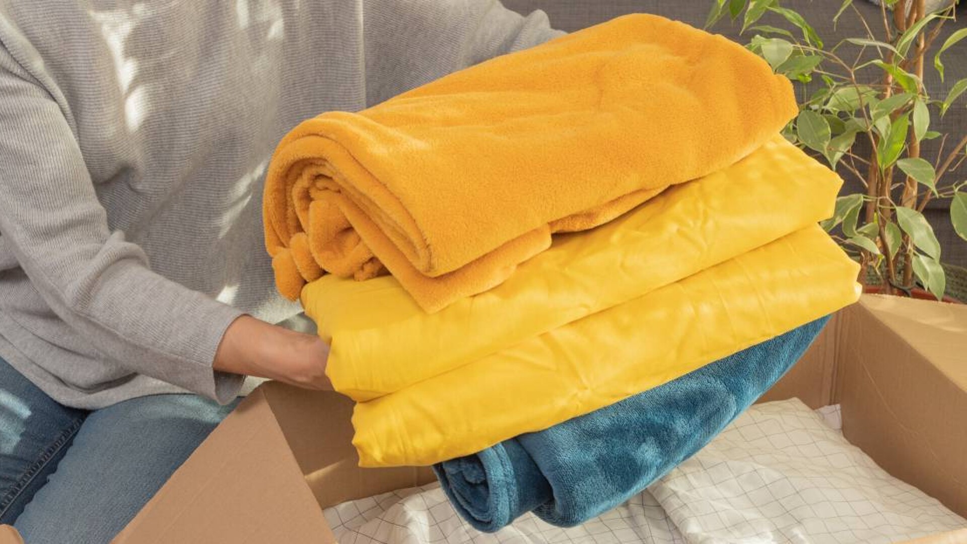 We've Found the Ultimate Way To Pack Bedding When Moving