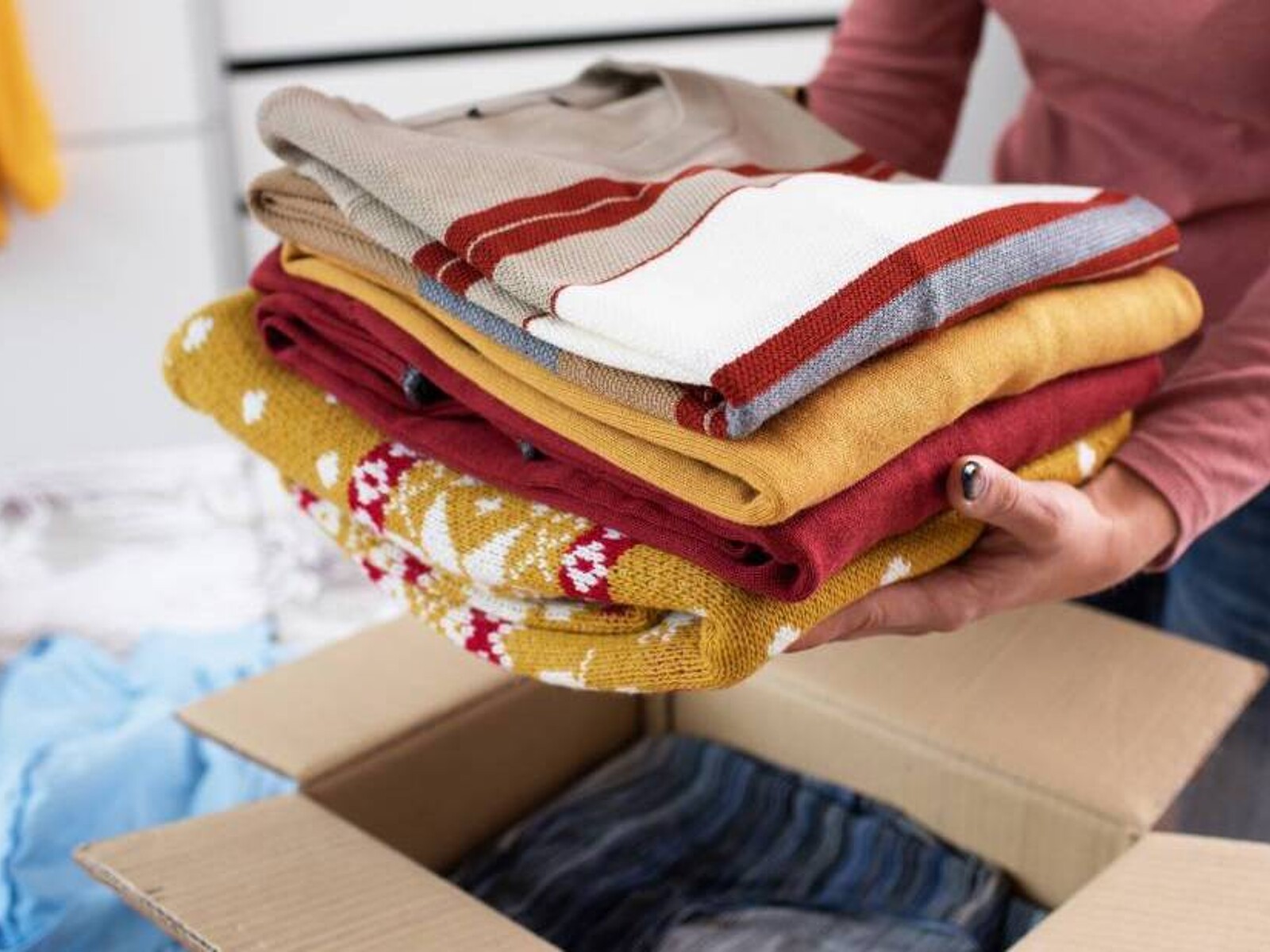 How to Pack Clothes for Moving