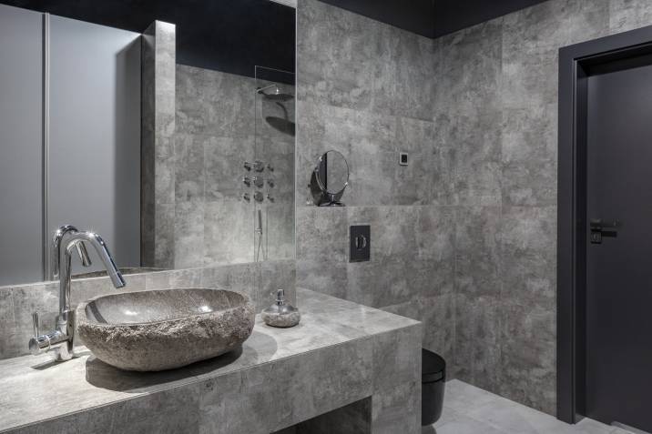 stone-themed bathroom design