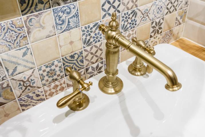 unlacquered brass bathroom hardware