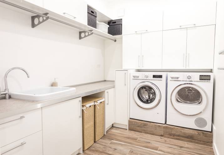 L-shaped laundry room layout