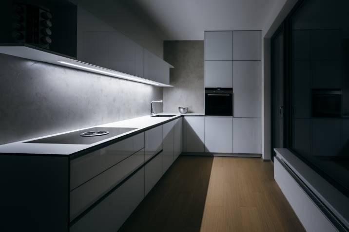 modern-minimalist-kitchen-with-LED-strips