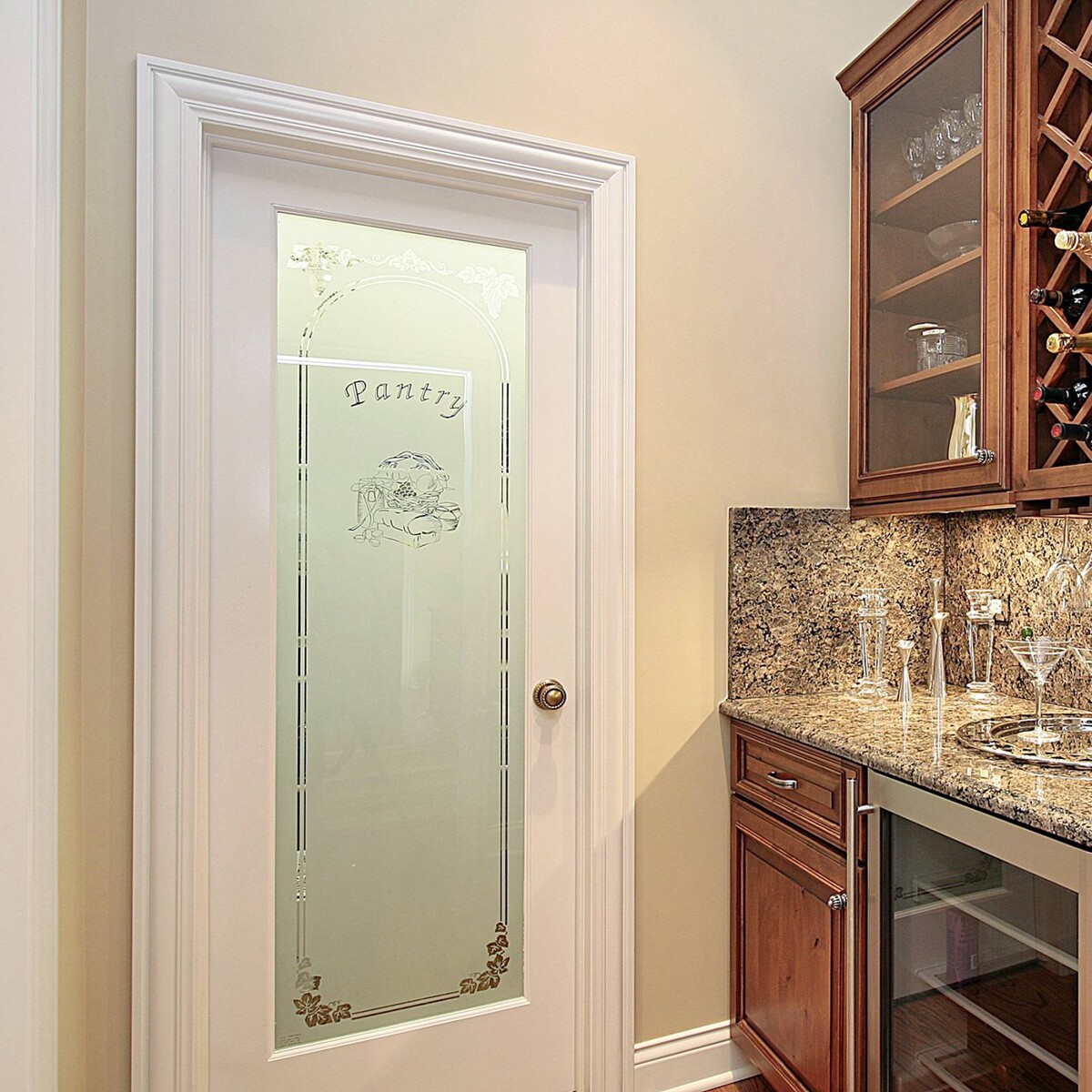 Butler's Pantry vs Walk In Pantry - Lofty Building Group