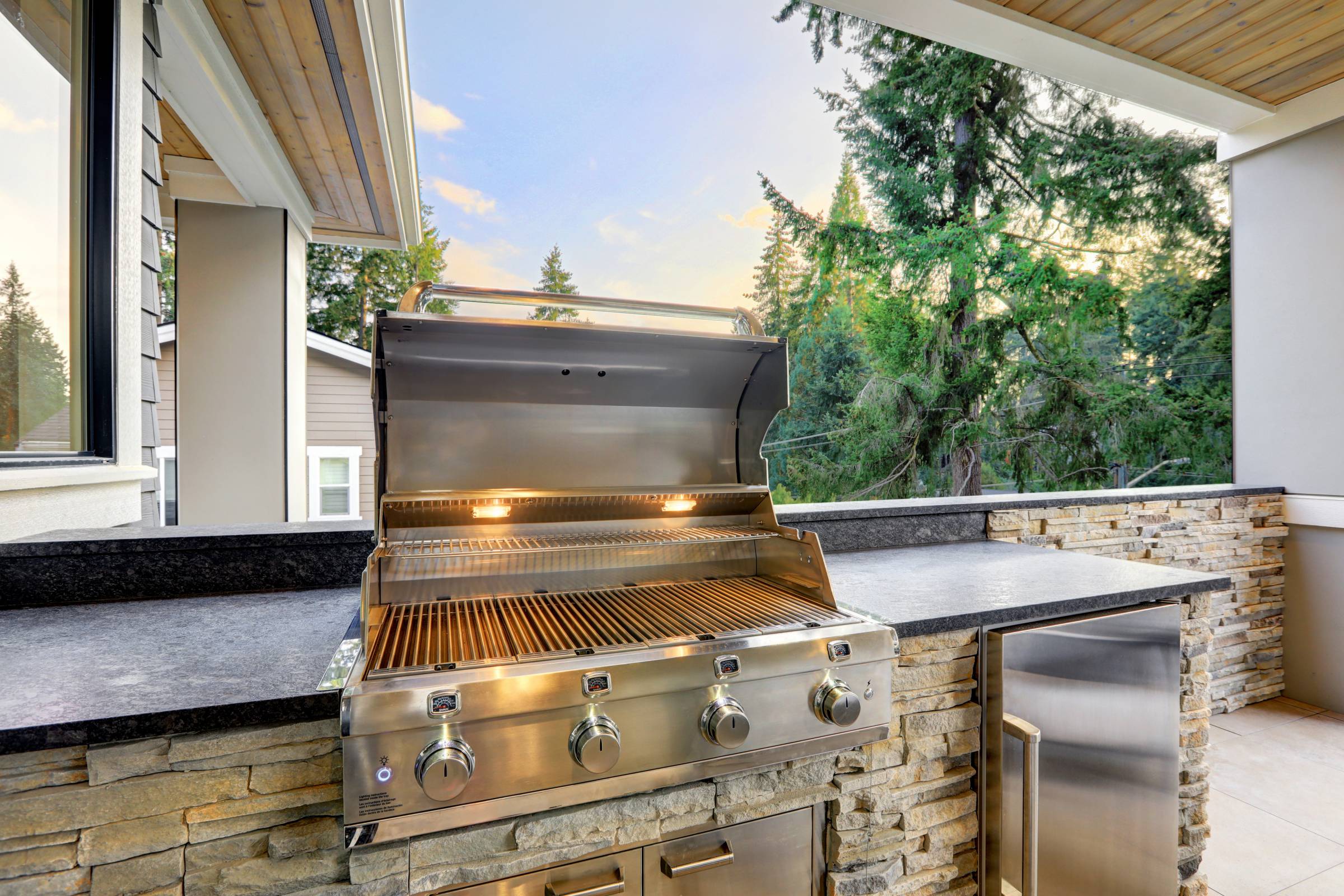 outdoor kitchen grill station