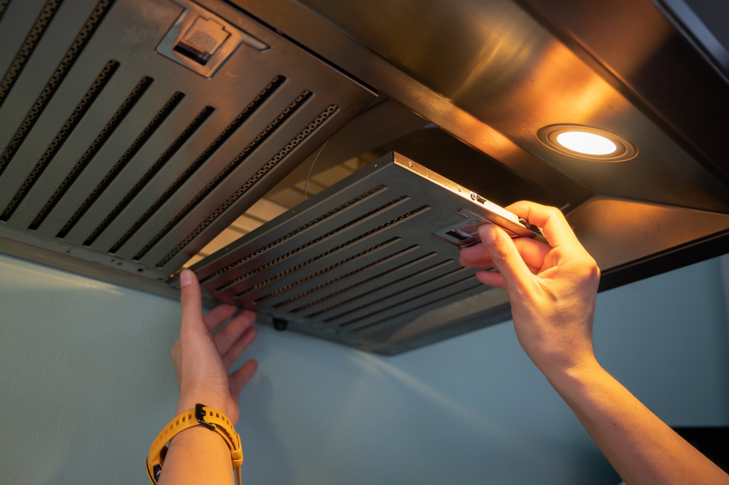 How Much Does It Cost to Install a Range Hood? [2024 Data]