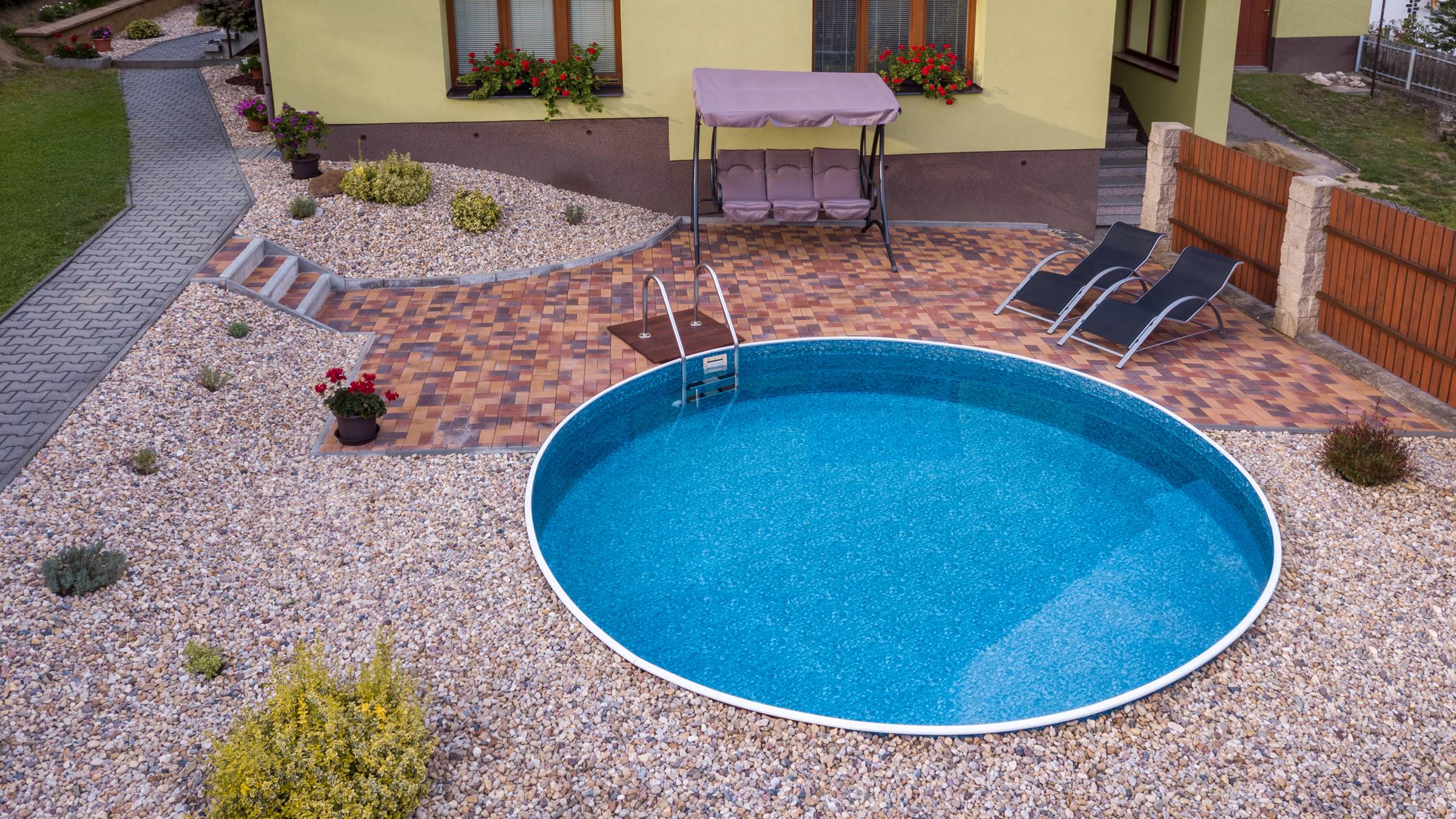 a round plunge pool in an outdoor space