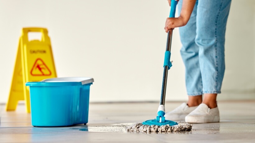 Dry mopping vs wet mopping - What is wet mopping