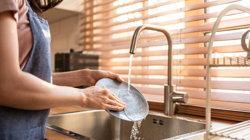 Dishwasher vs hand washing - Comparing them in terms of water usage