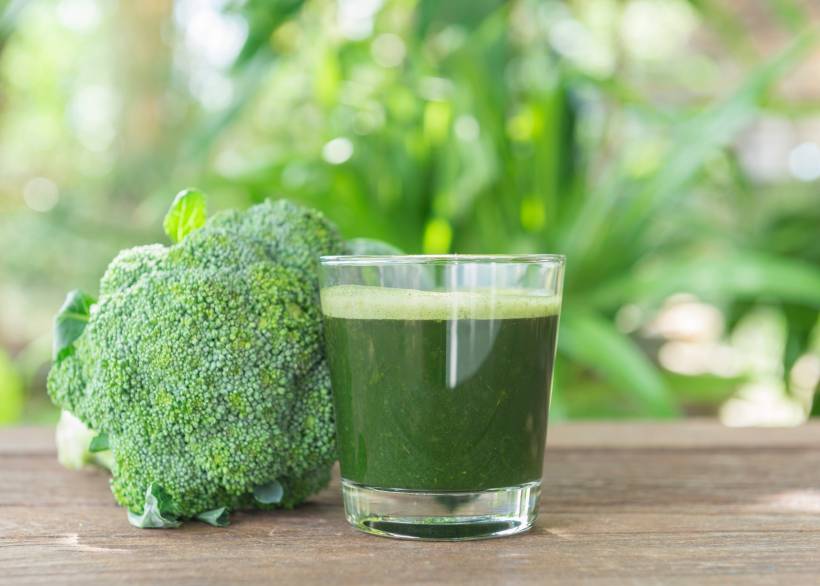 broccoli vs. broccolini - a glass full of broccoli juice