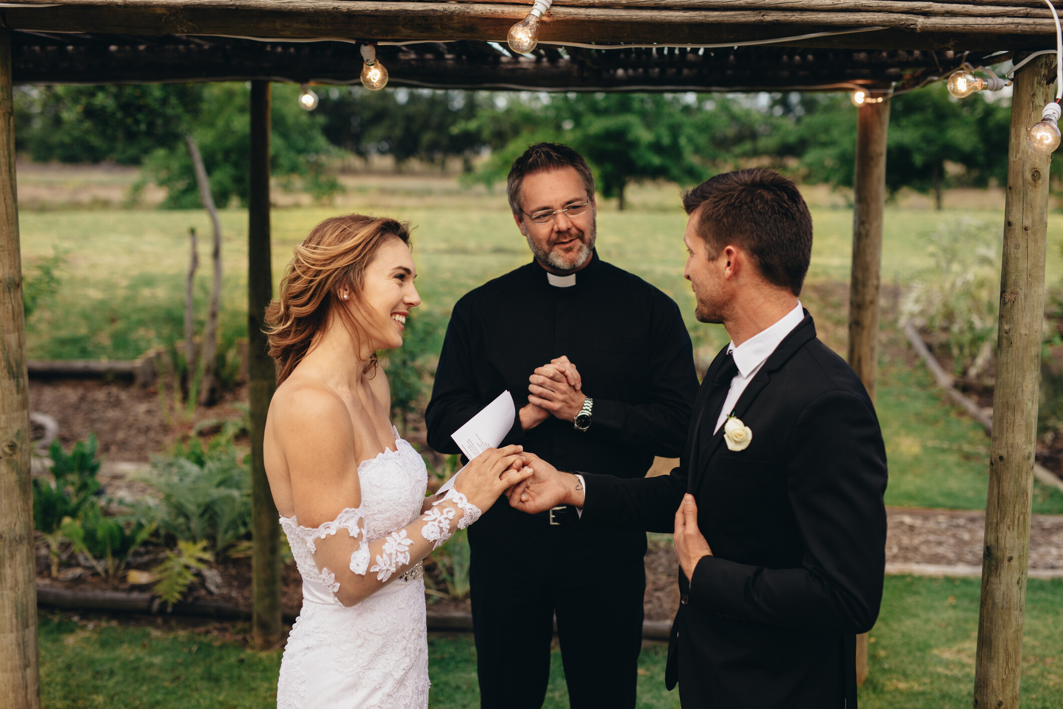 A wedding celebrant is officiating a wedding.