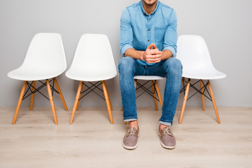 slim vs skinny jeans - Man seated in a relaxed pose in jeans