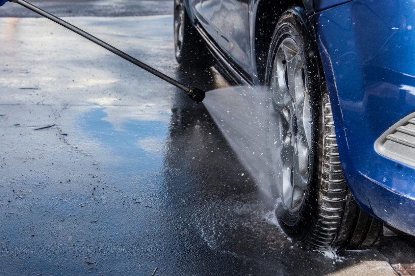 power washer vs pressure washer - High water pressure cleaning car wheels