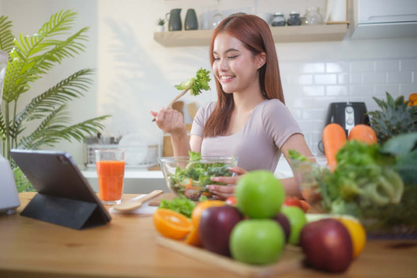 ceberg lettuce vs romaine - A woman enjoying a fresh salad 