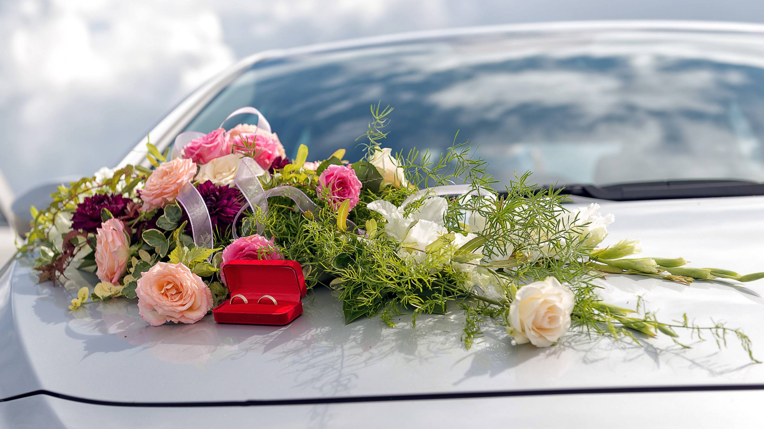 Wedding car hire near me providing transport for the bride and groom on their wedding day