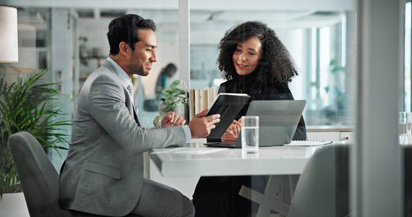 personal assistant vs virtual assistant - Executive working with a personal assistant on scheduling and planning tasks