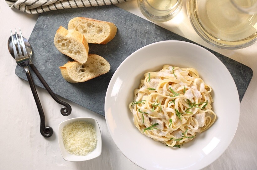 spaghetti vs linguine - Cooked linguine-style pasta in white sauce