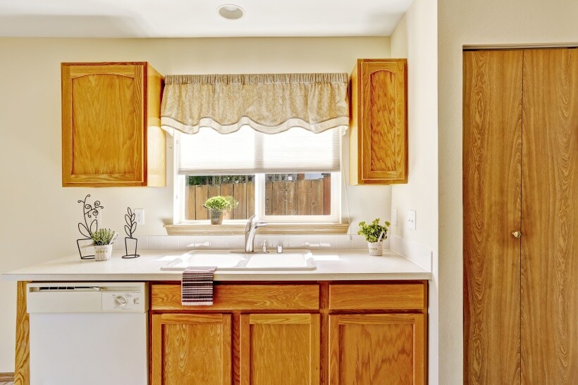 Curtain ideas - Short gathered valance curtain in a traditional wood kitchen 