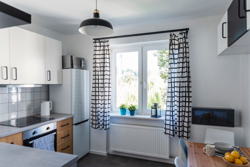 Curtain ideas - Check-pattern window sill curtains add contrast to a bright kitchen interior