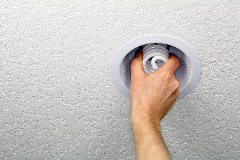 LED light vs fluorescent light - Fluorescent light bulb installation