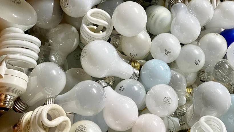 LED light vs fluorescent light - Many old LED and fluorescent light bulbs in a box