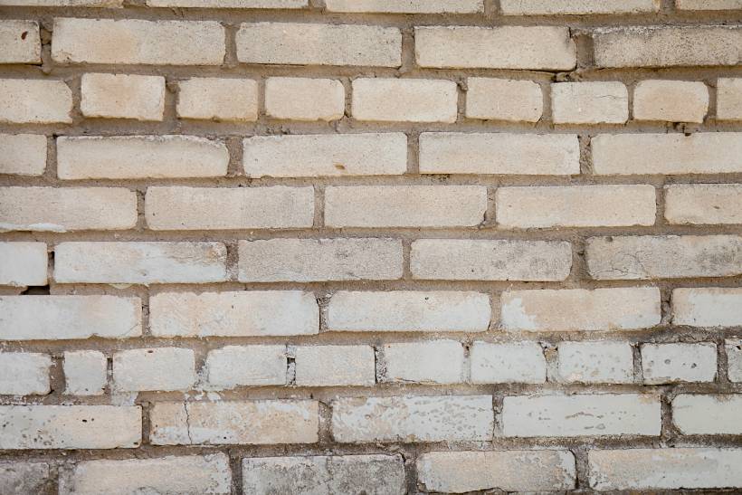 how to limewash walls - Whitewashed brick wall with uneven mortar lines