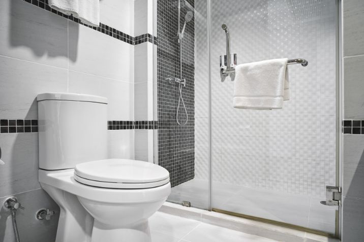Smooth glossy finish on a resurfaced bathroom
