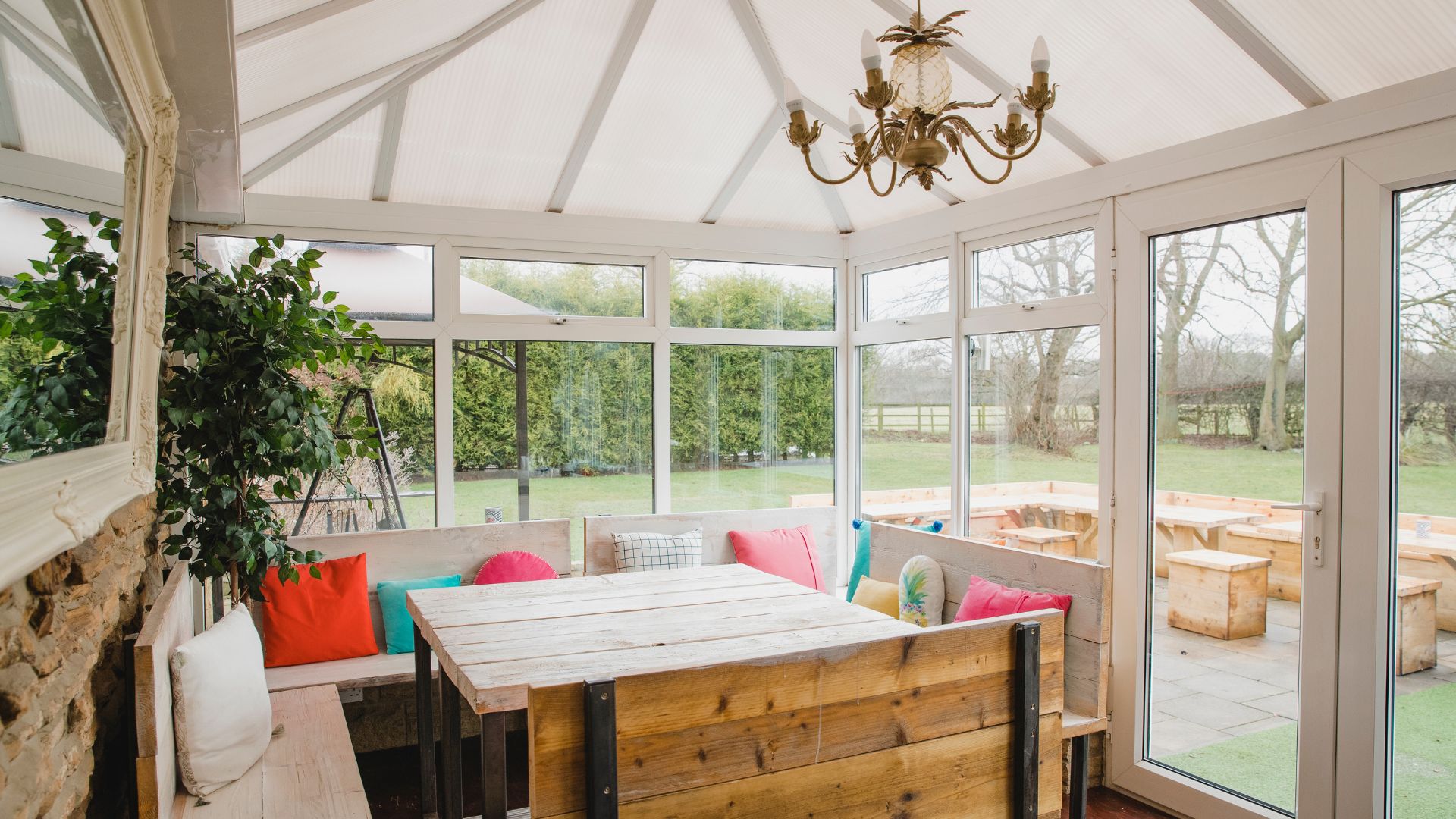 A beautiful modern sunroom