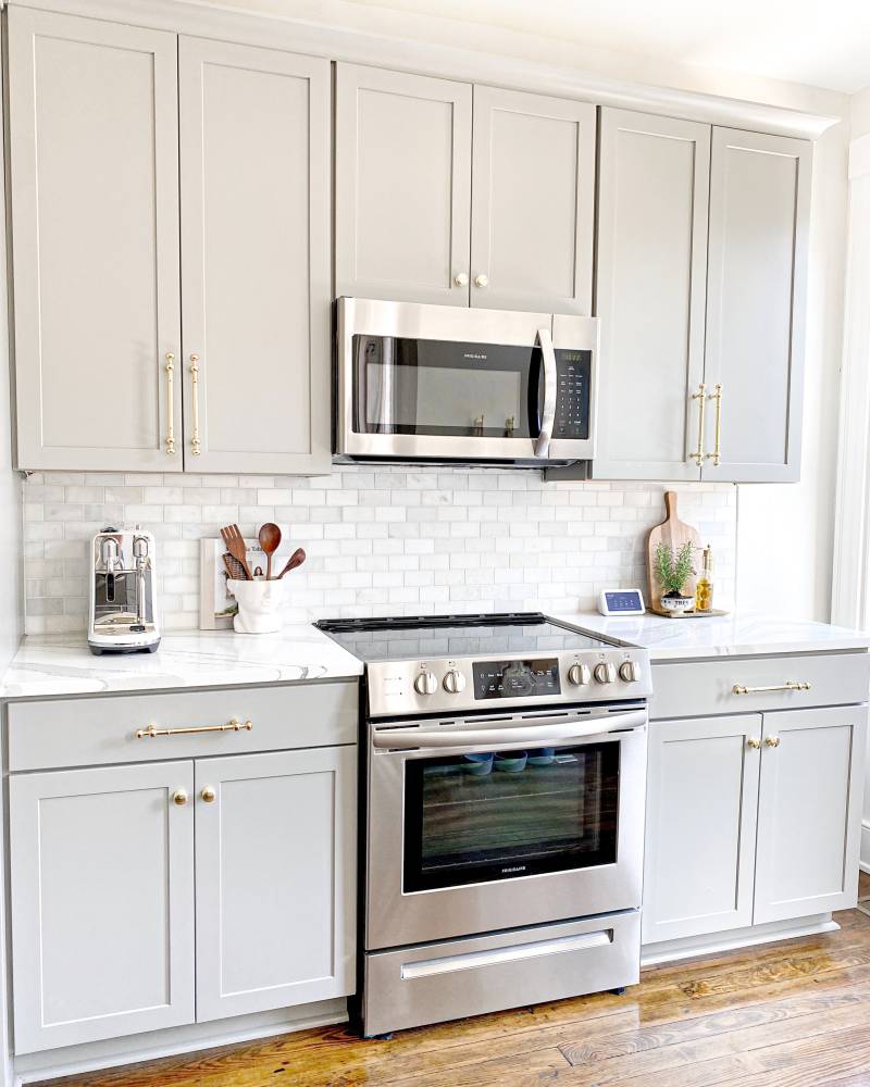 white kitchen splashback