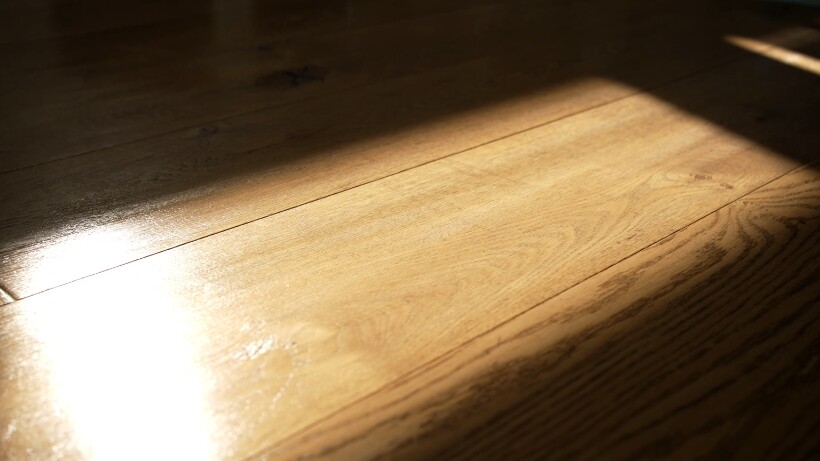 Maintaining wooden floors to keep them clean and scratch-free