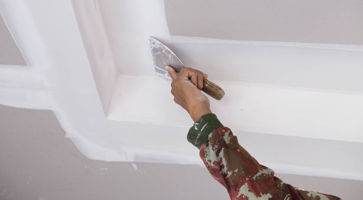 plastering a ceiling