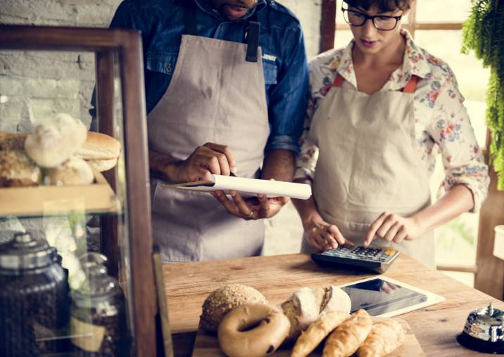 bakers calculating their profit