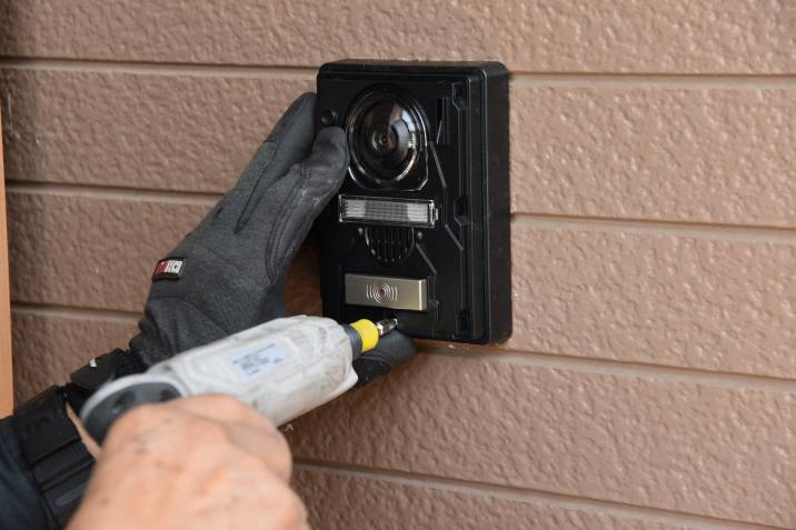 professional installing a doorbell intercom