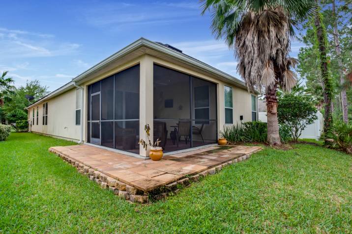 home garage with screen doors