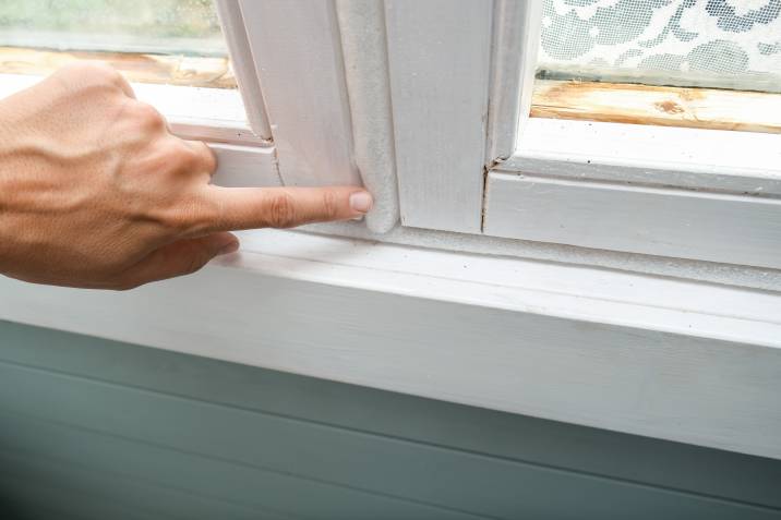 foam insulation between window panes