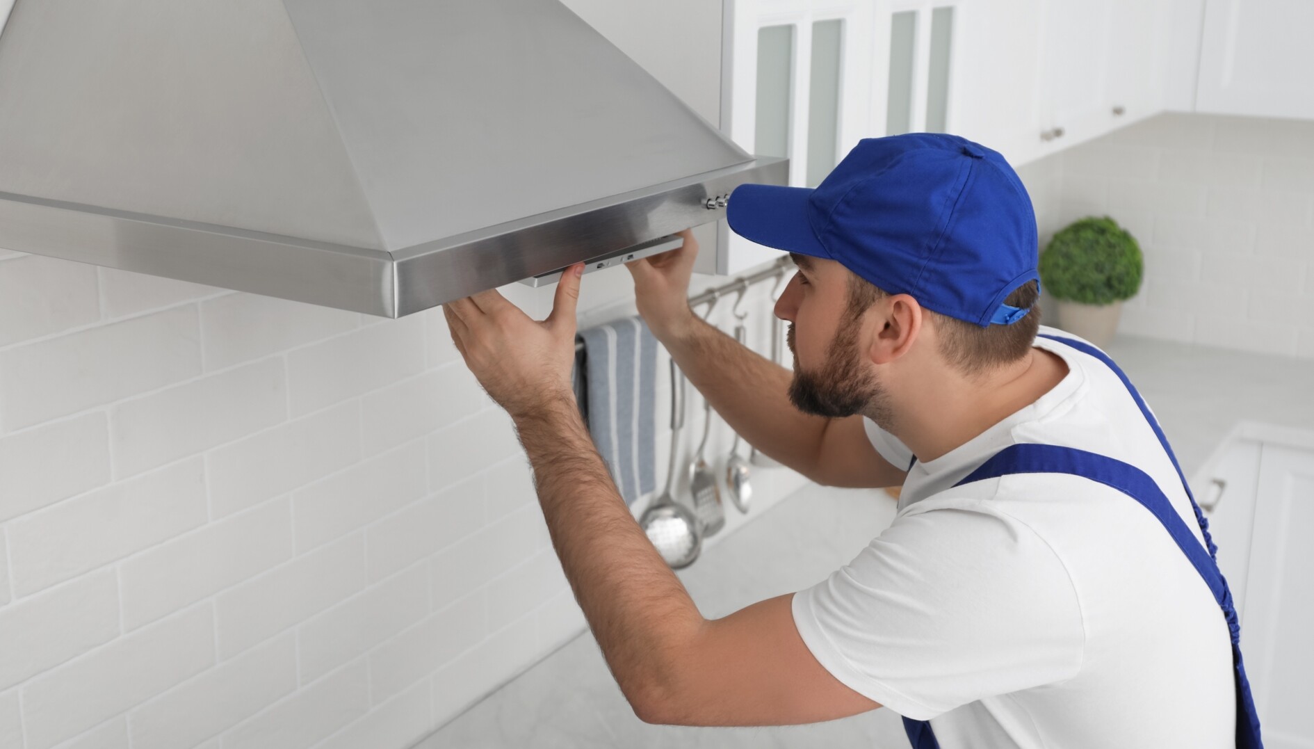 How Much Does Cooker Hood Installation Cost In 2025? | Airtasker UK